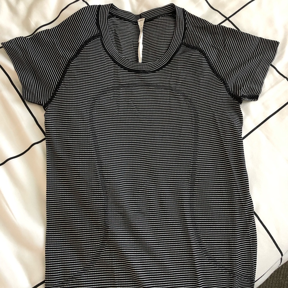 Lululemon Swiftly Tech Shirt size 4
